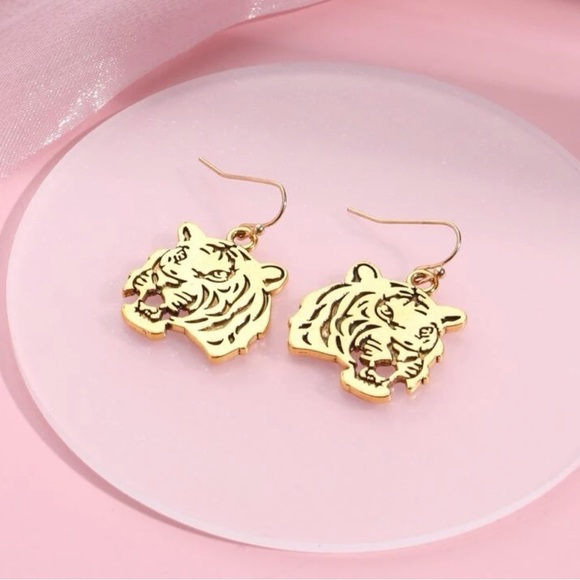 Embrace Elegance: Gold Dangle Tiger Earrings 🐅✨ NWT - Picture 2 of 6